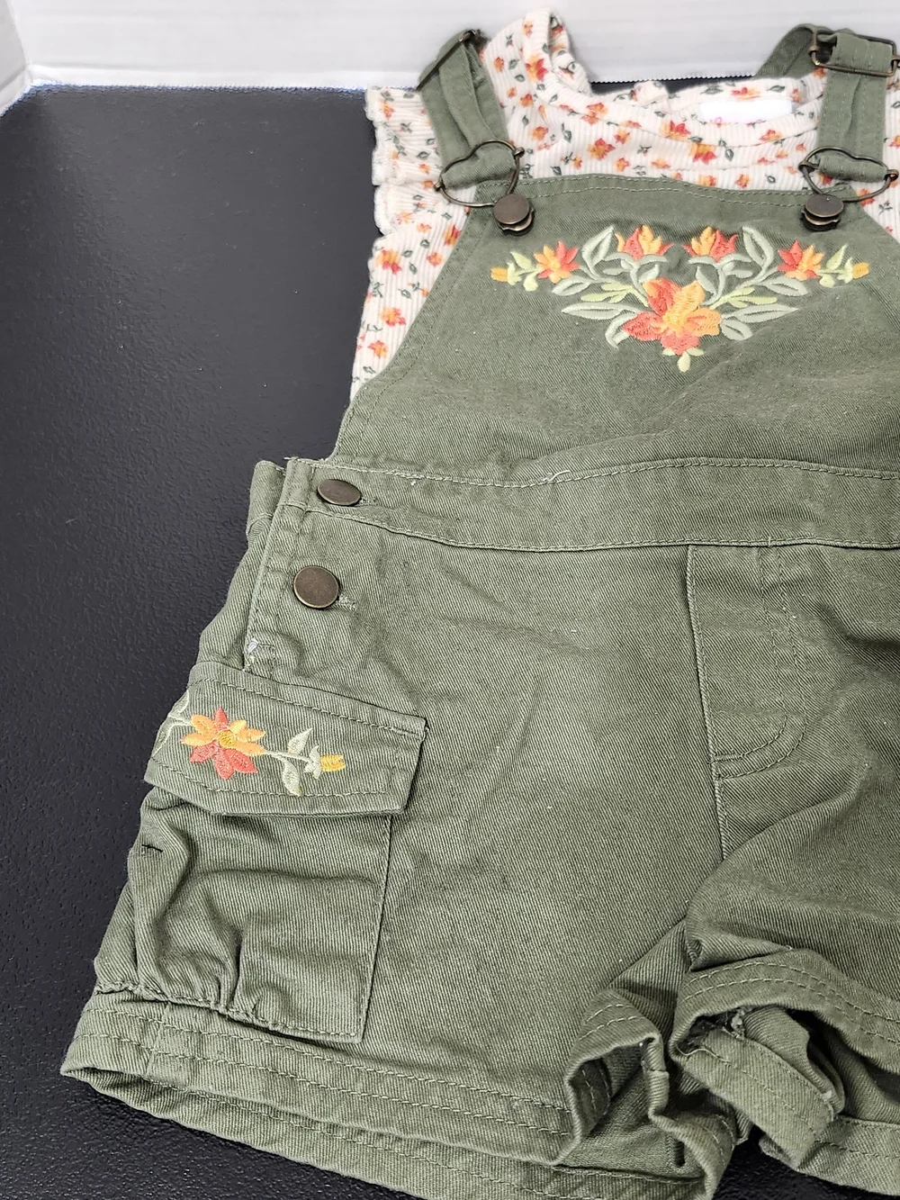 Girls 4 Olive Green Floral Embroidered Overall Shorts Set Shortalls 2 Piece Set - Picture 3 of 10